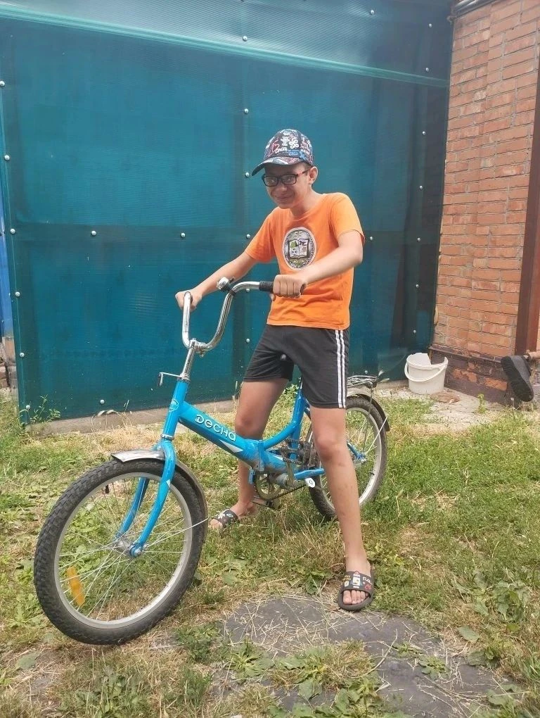 По уже сложившейся традиции возобновляем в летние каникулы наши рубрики "Наши дети на к...