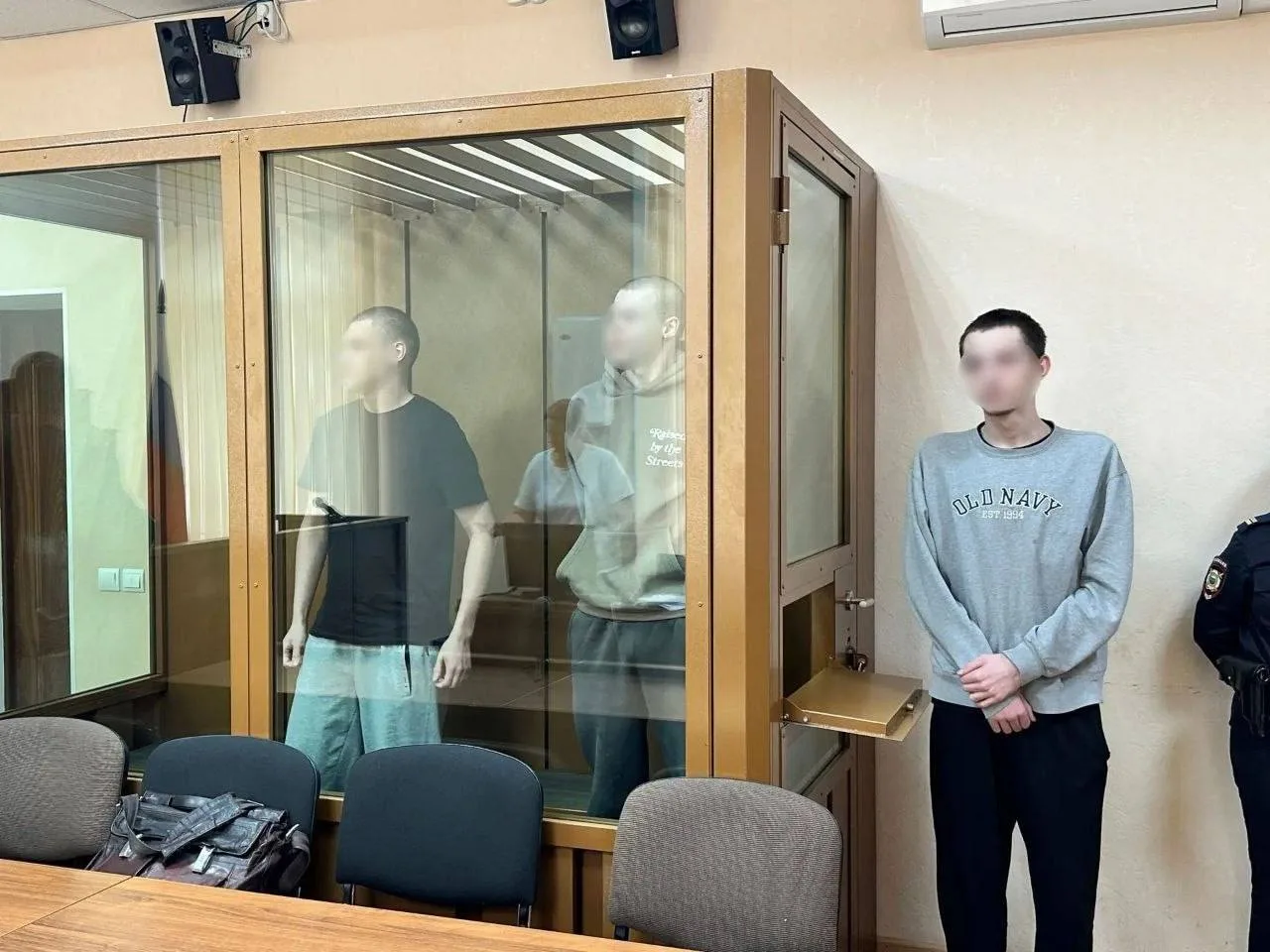 Троих жителей Калининграда приговорили к лишению свободы за избиение спящего мужчины.