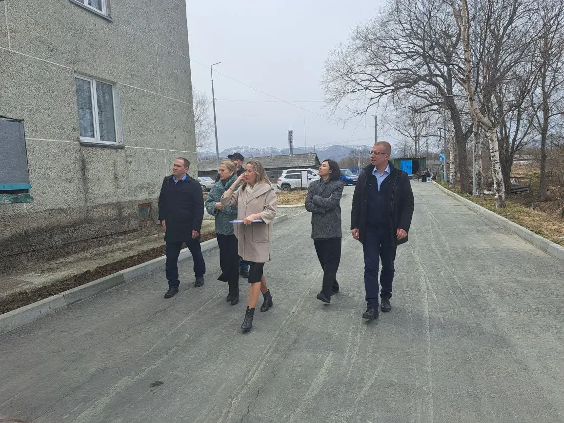 👥Комиссия проверила уборку дворов в Долинском районе и встретилась с активными жителями ⁣ Соблюдение