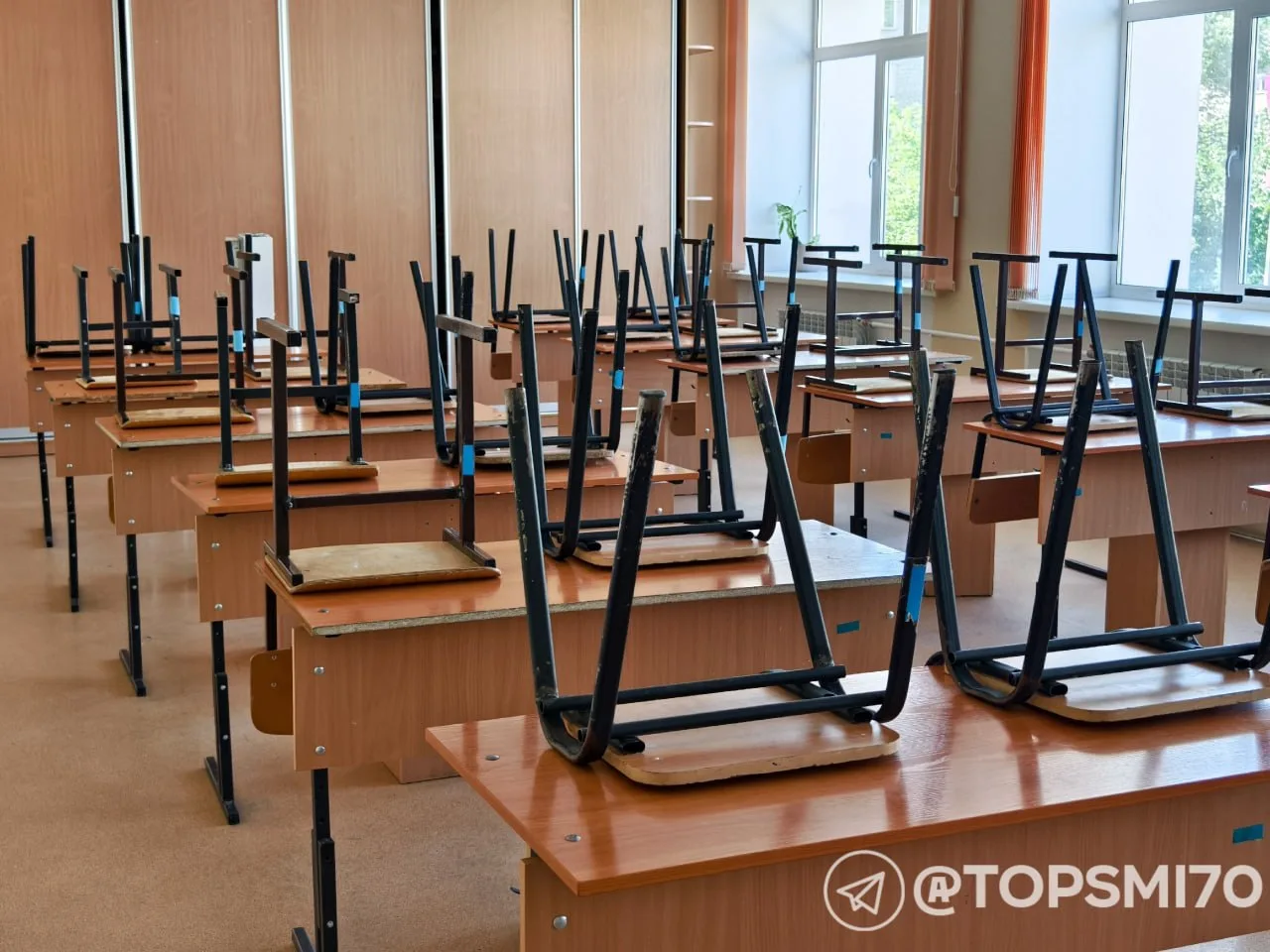 59% томичей положительно относятся ко Дню учителя, еще 37% занимают нейтральную позицию...