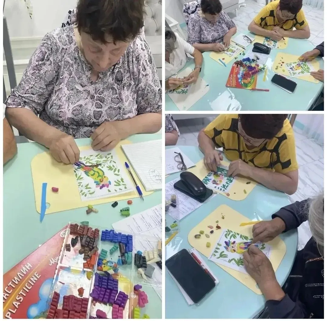 Пластилинография: какаду на ладони