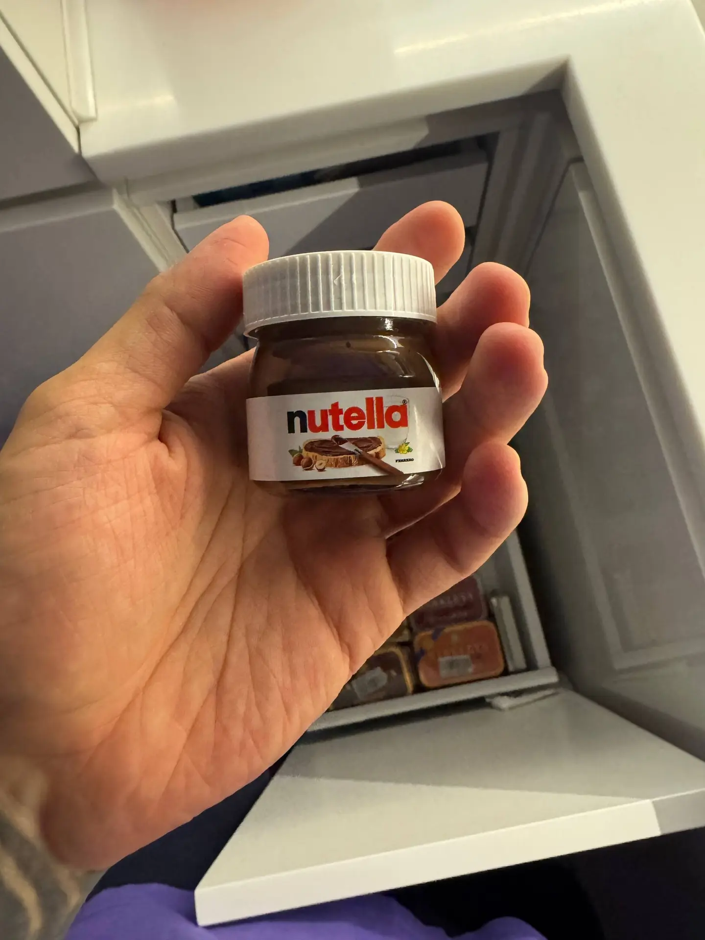 Сделал себе потайной ящичек радостей и сладостей 🤤