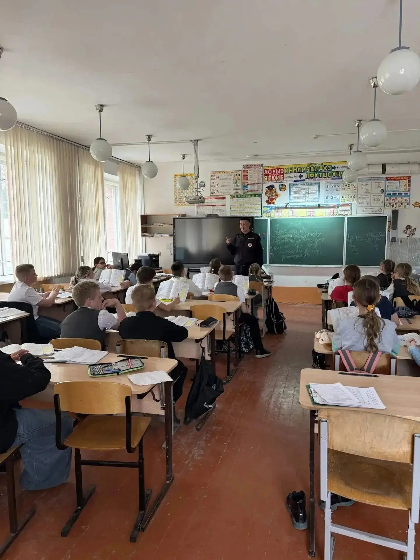 В Новосибирской области сотрудники Госавтоинспекции провели профилактические беседы в рамках Единого