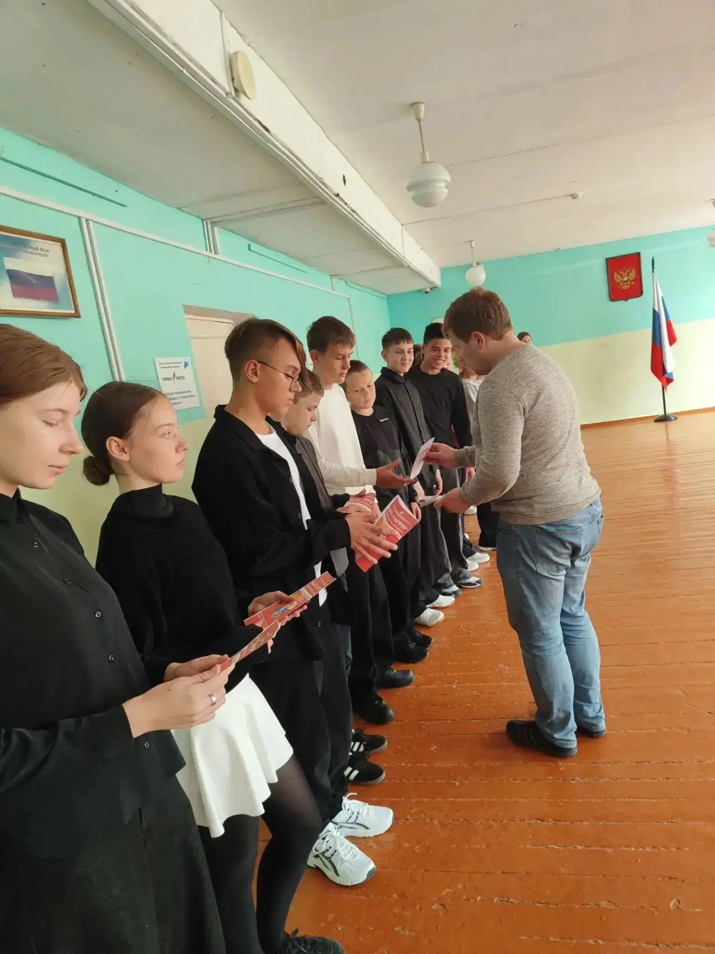 3 сентября, в День солидарности в борьбе с терроризмом, для учащихся и педагогов МАОУ «...