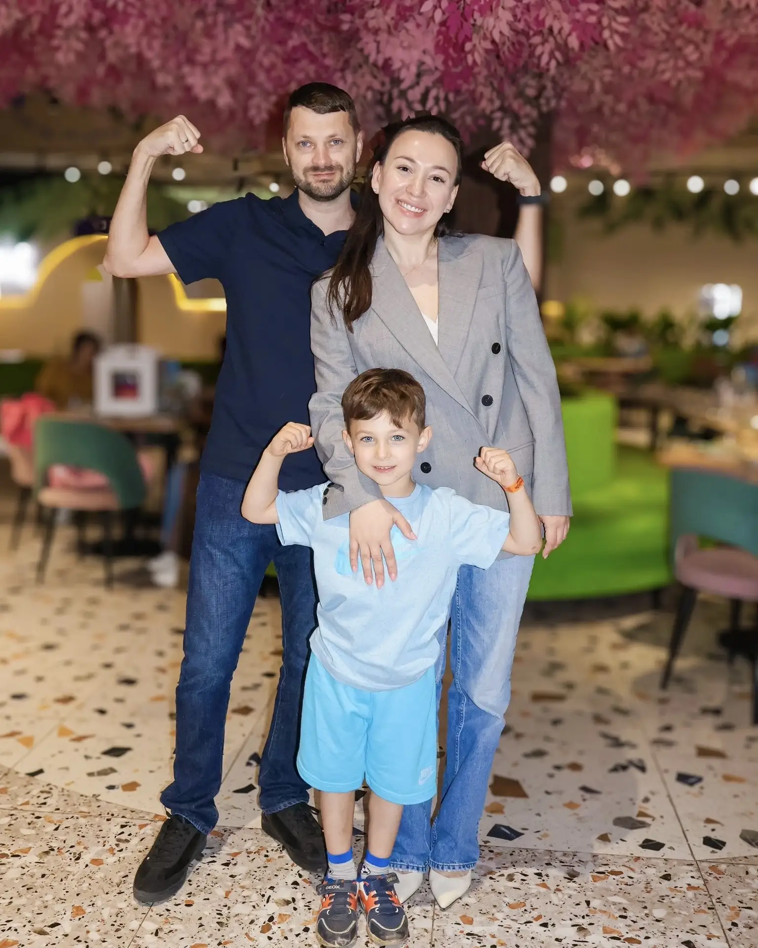Мальчишки и девчонки, поздр-р-равляю с Днем Семьи🥰