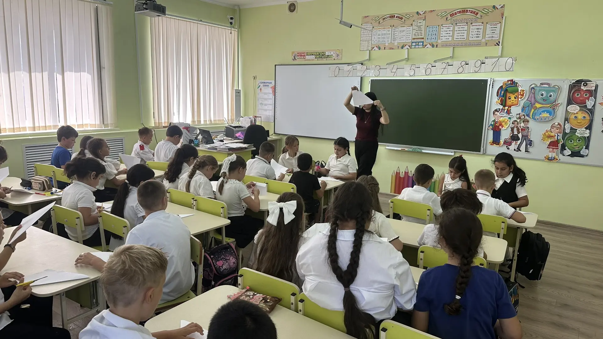 🕊️ «Журавлик памяти»: трогательный мастер‑класс для младших школьников 🕊️