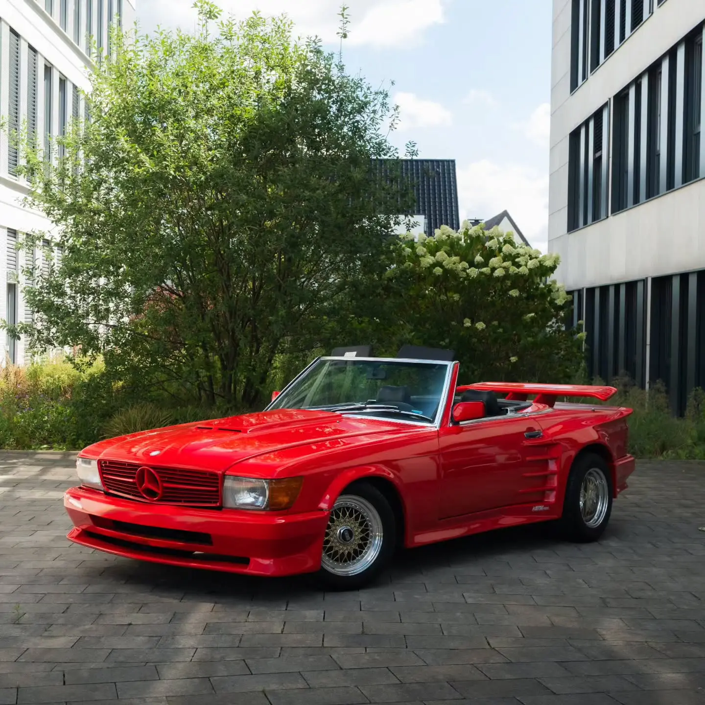 Mercedes-Benz 500SL Koenig Specials 1986 года!

Яркий пример тюнинга эпохи 1980-х: ставка на индивид