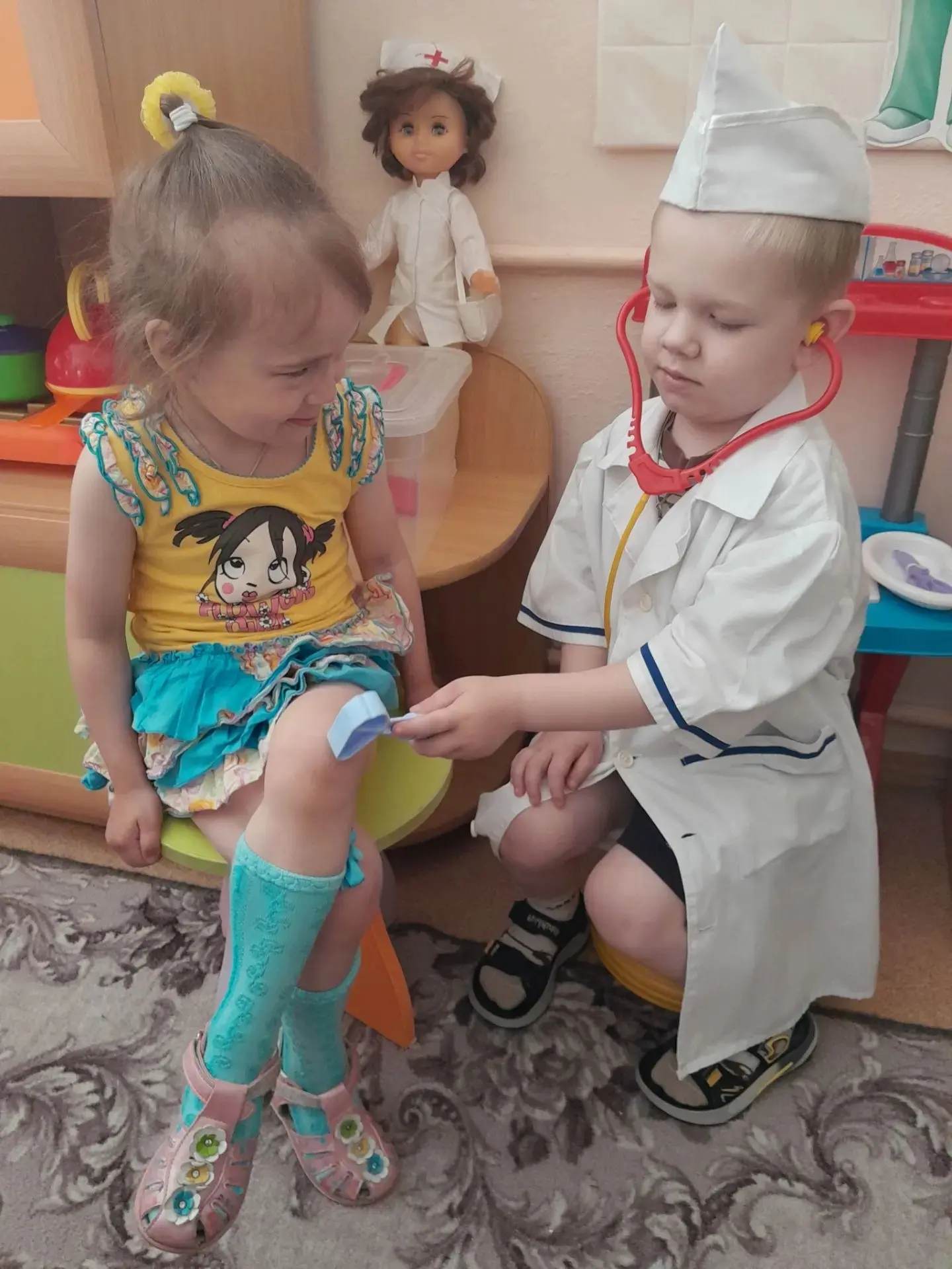 🫱Сюжетно- ролевая игра  "На приёме у доктора" в группе "Почемучки".✅️
 
👩‍⚕️Я врачом, наверно буду