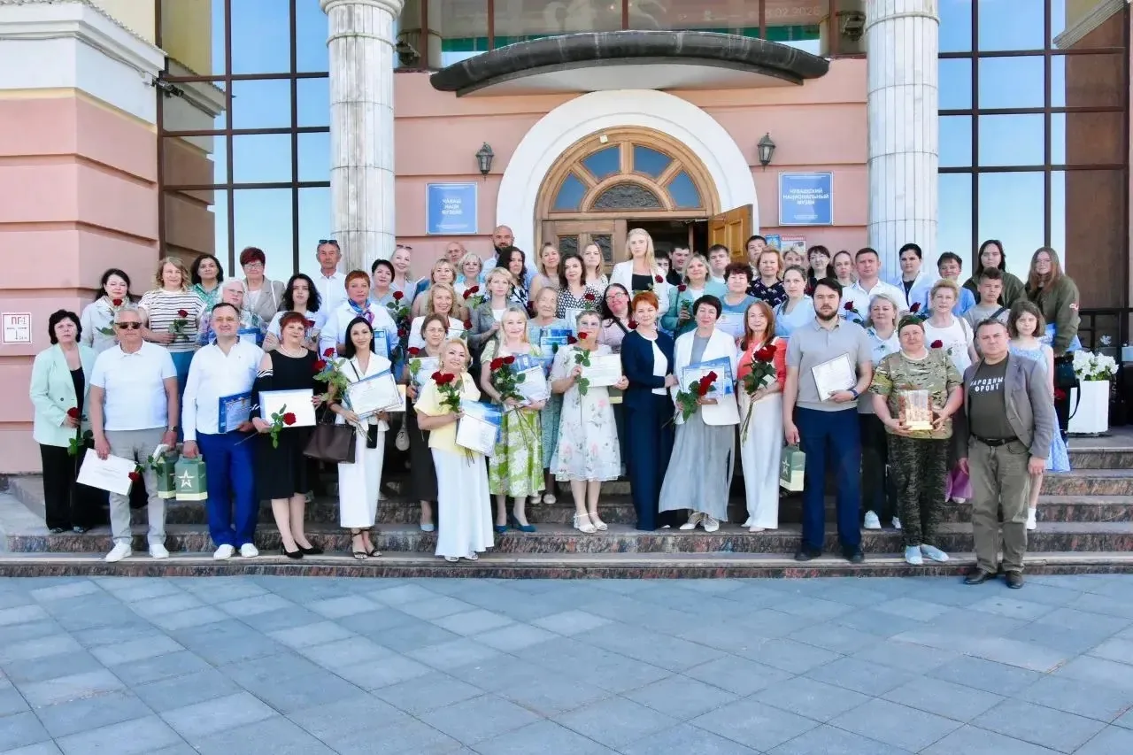 Наши волонтеры отмечены за заботу о бойцах! 🎉

Накануне Дня России в Национальном музее Чувашии чес