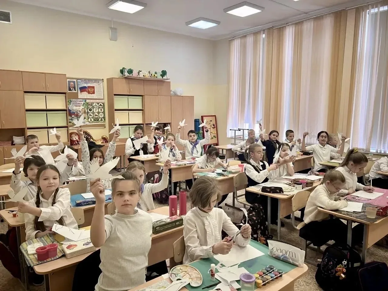 🕊 Окна Победы  Ежегодно миллионы окон по всей России превращаются в пространство памяти о подвигах т