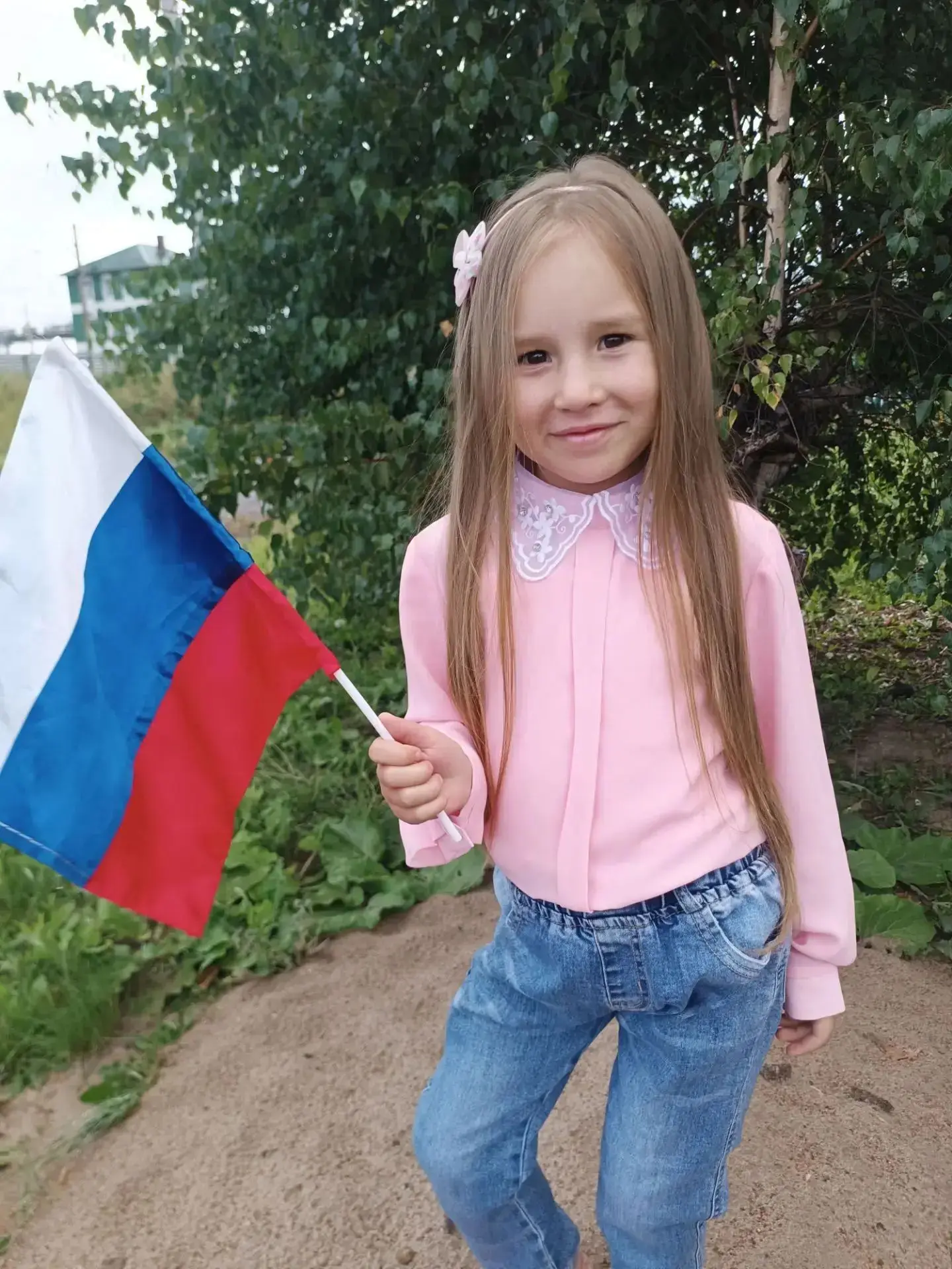 В связи с празднованием дня государственного флага воспитанники нашего детского сада пр...