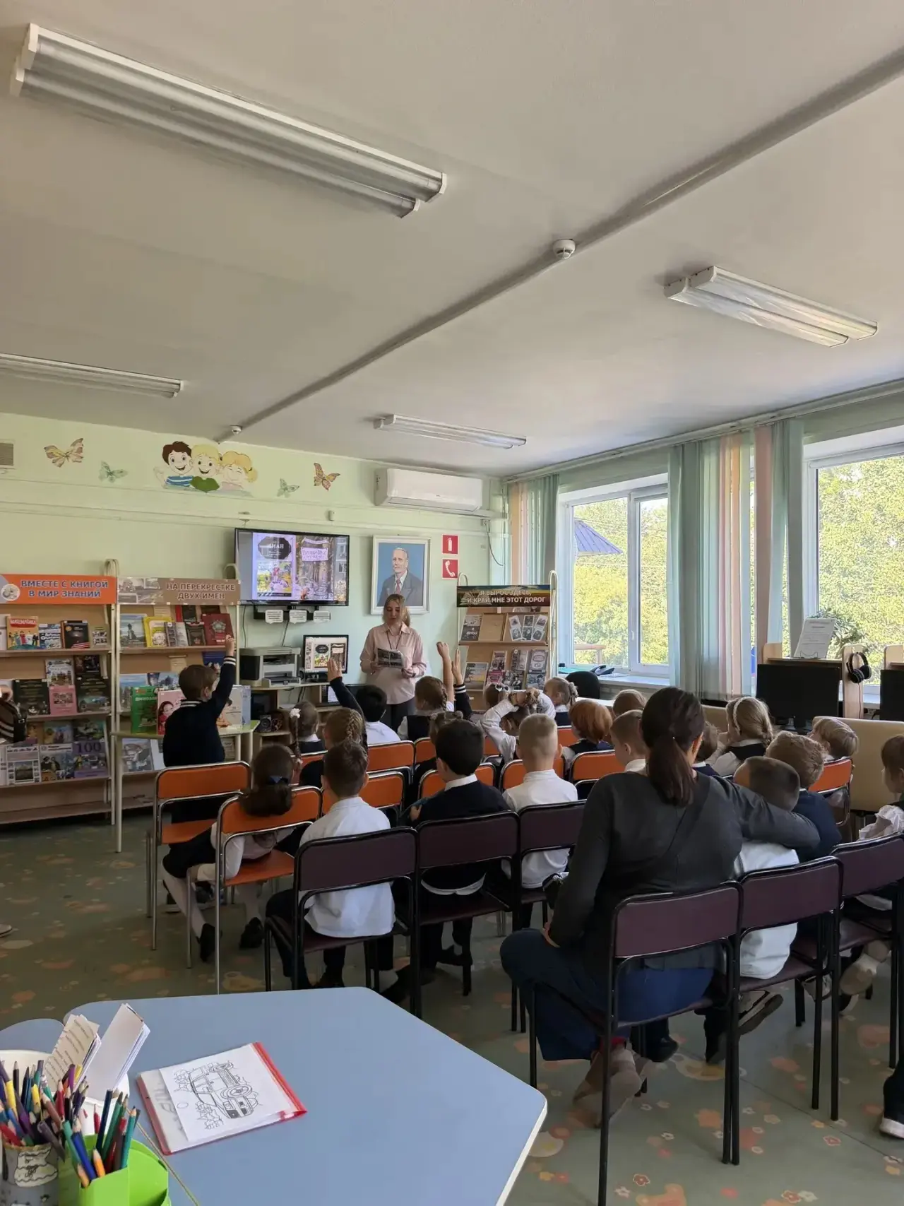 Сегодня 06.10 ребята 1 Ж класса посетили детскую библиотеку им. В. П. Бардадыма.  Для п...
