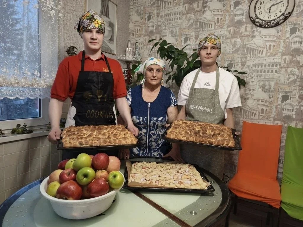 Победа куётся в «Тылу»: студенты и преподаватель ПТК СахГУ помогают фронту  Преподаватель математич