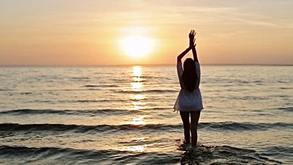Встречайте рассветы под шум прибоя🌅