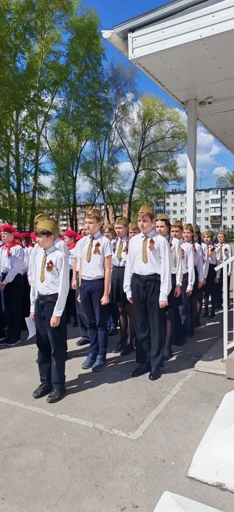 Делимся с вами кадрами и видео шествия «Бессмертный полк» и конкурса смотра строя и песни «Аты-баты-