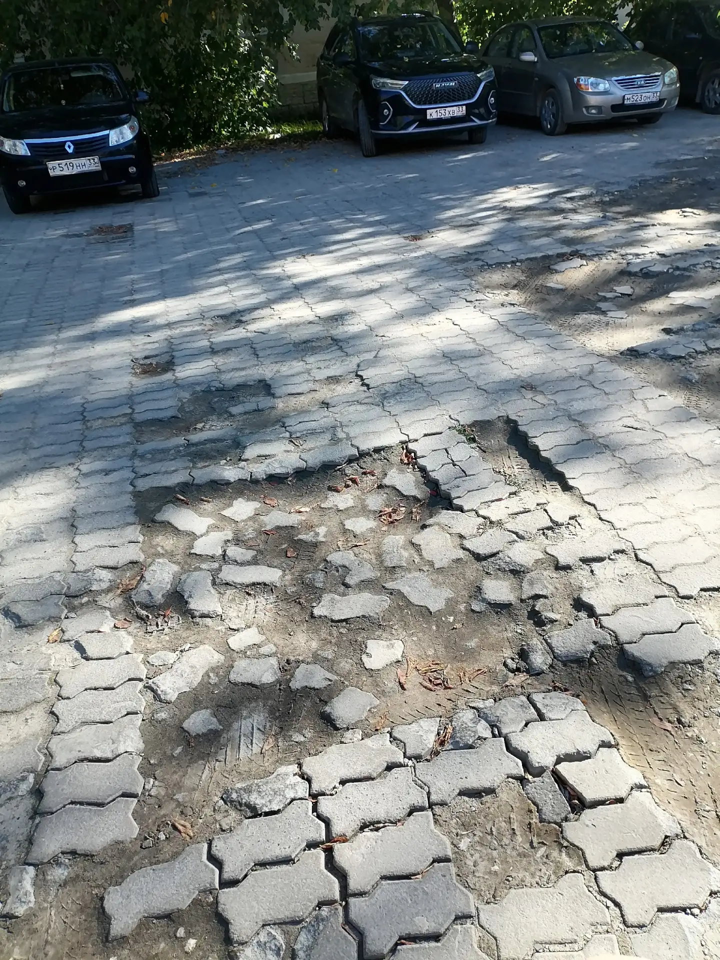 Стоянка около соц защиты, сегодня ехали чуть колеса не потеряли, стыд позор. ГЛАВА вы к...