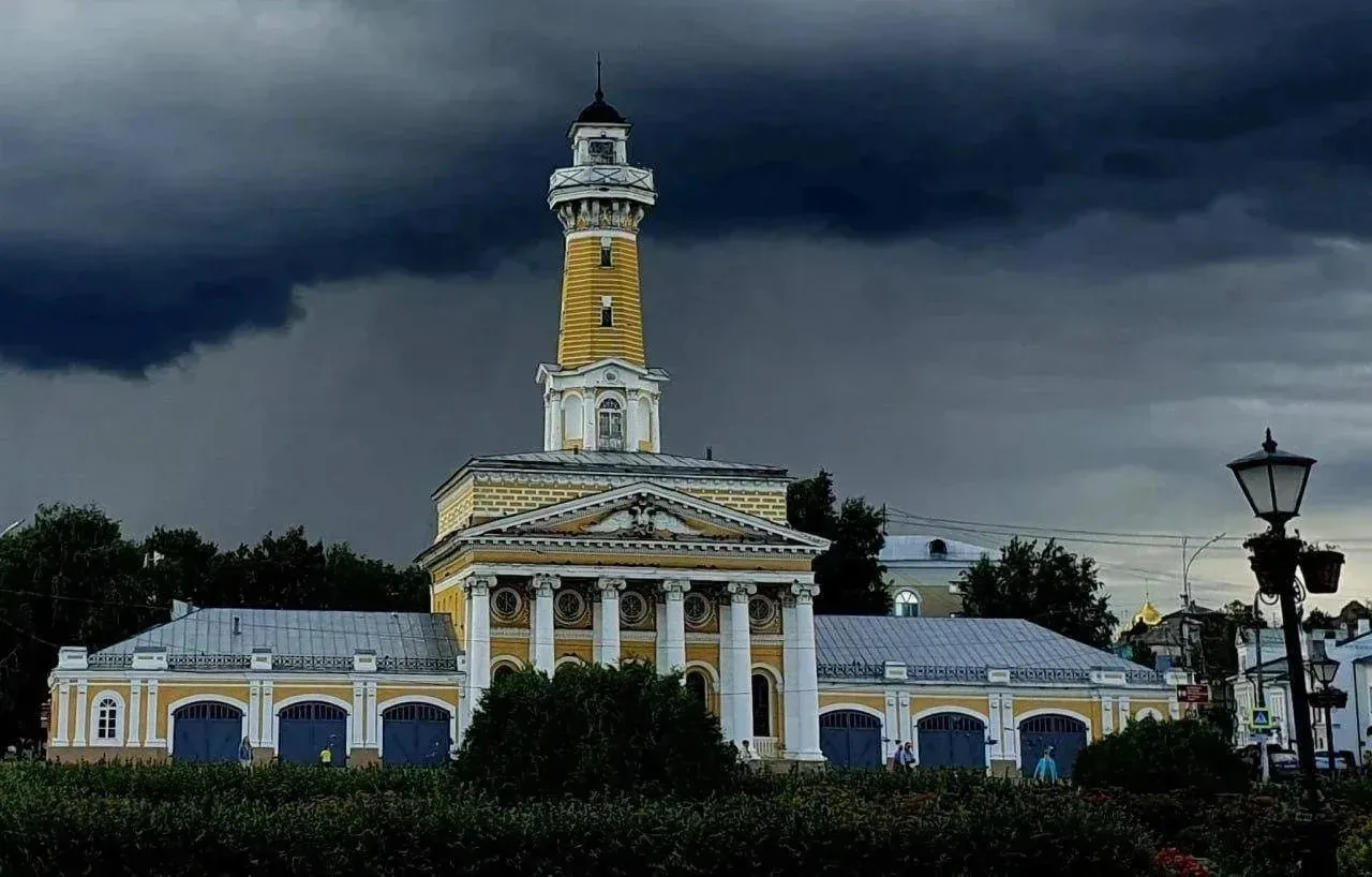 ⛈️ В ближайший час с сохранением до конца суток 16 июня в Костроме и местами по области...