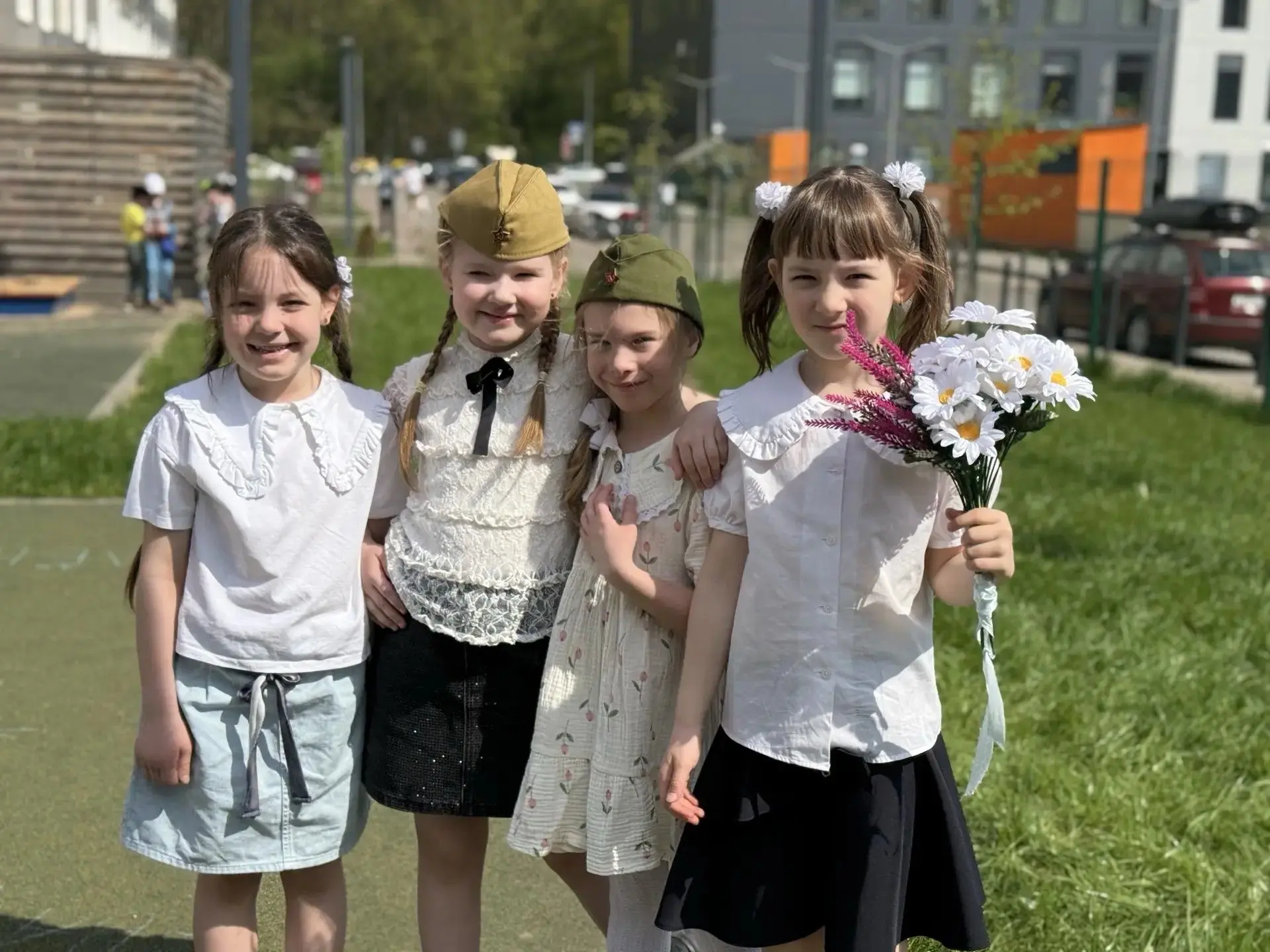 В дошкольном отделении "Хоровод"  прошли утренники, посвящённые Дню Победы!  Воспитанники прикоснули