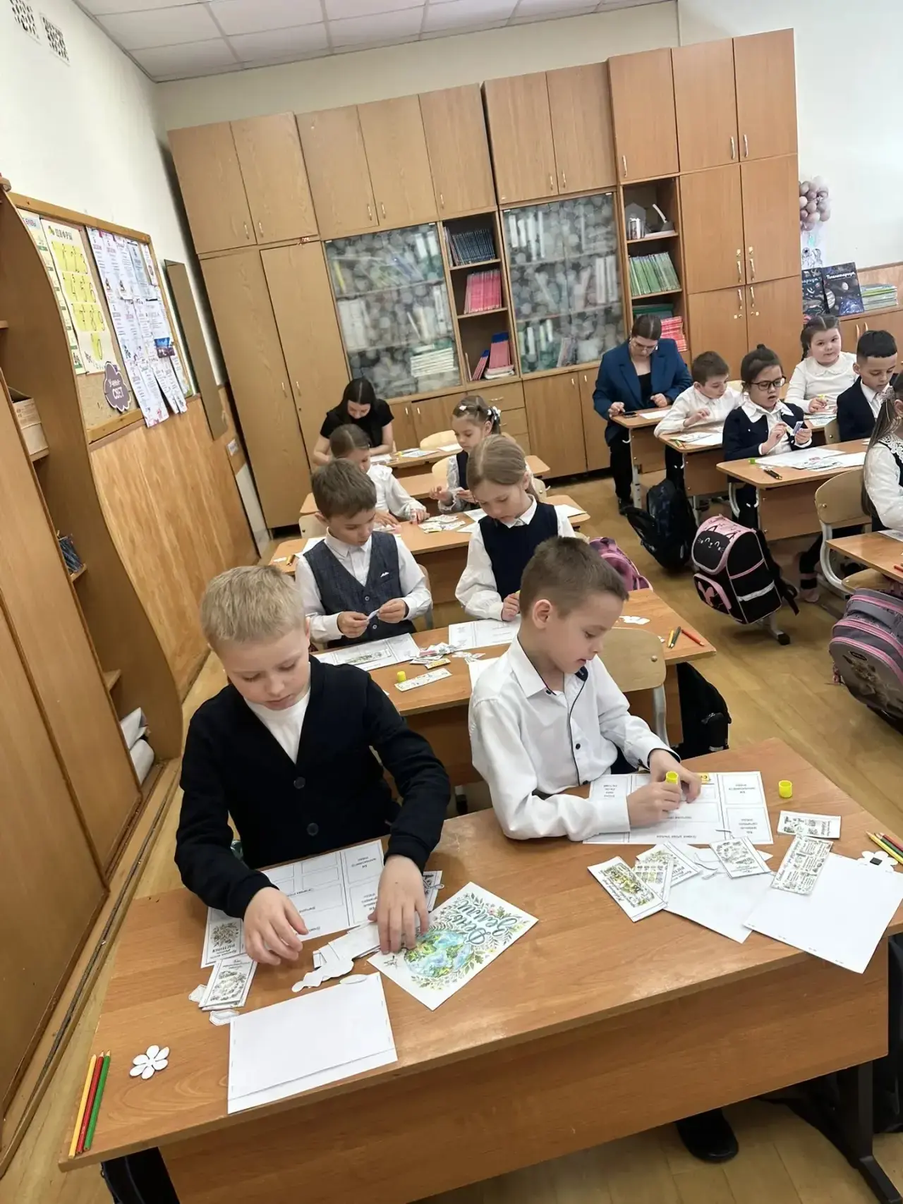 🌱 «Планета в наших руках» — так назывался открытый урок, который прошёл в 1 «А»!  Юные экологи отпра