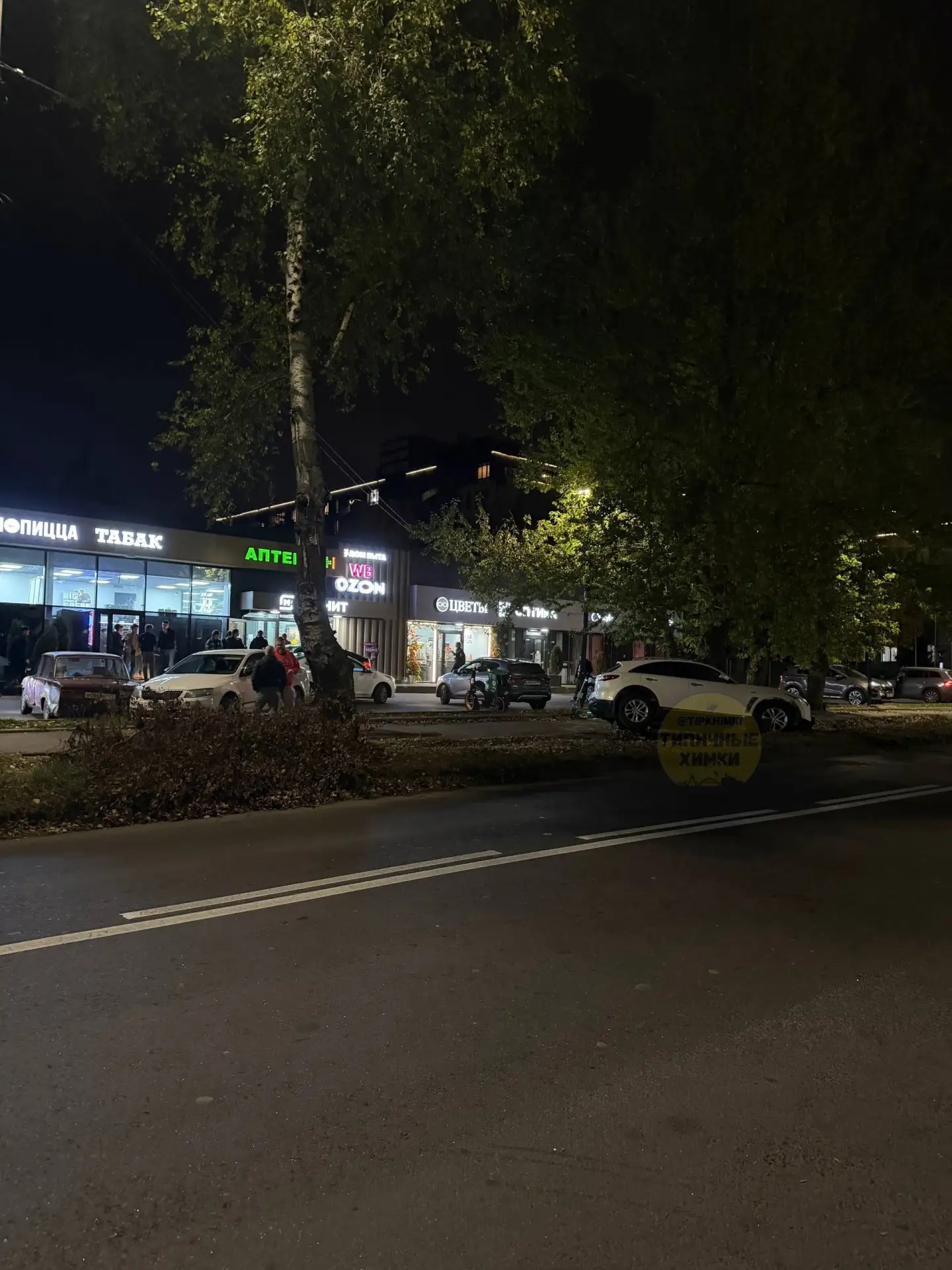В Новогорске на Заречной 11/2 водитель Инфинити неудачно выехала с парковки.