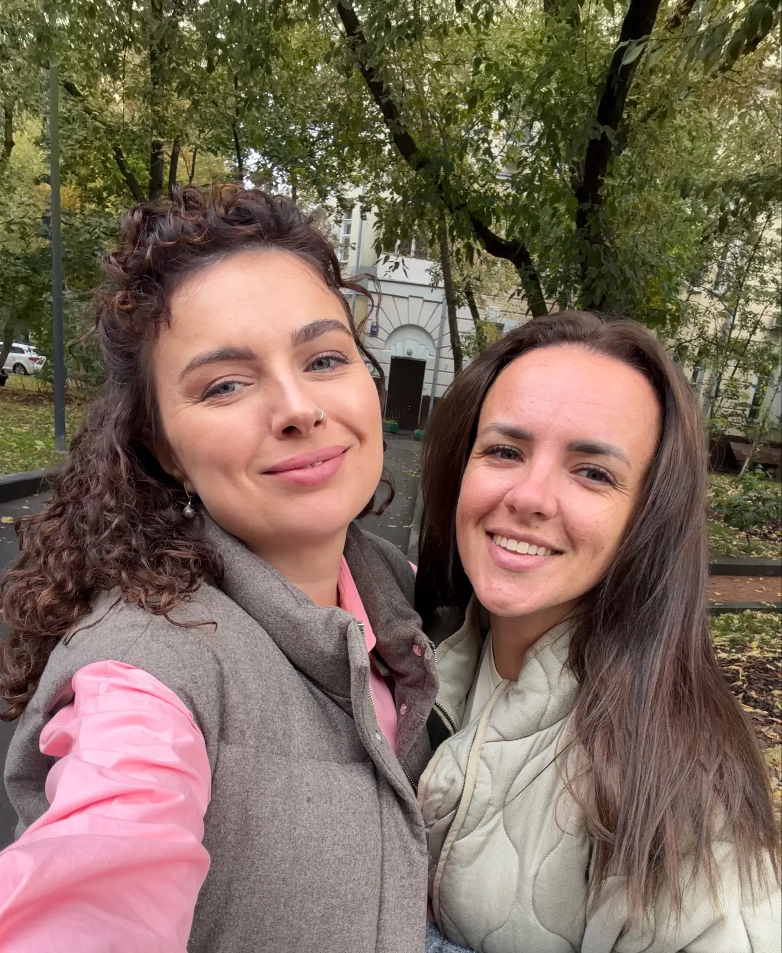 А теперь к другим новостям: ко мне приехала Алина. У нас активные переговоры, встречи….