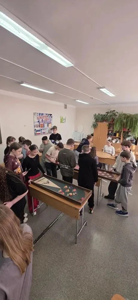 У ребят из 7 Б класса  прошёл настоящий игровой бум — мастер‑класс от Федерации спортивных настольны