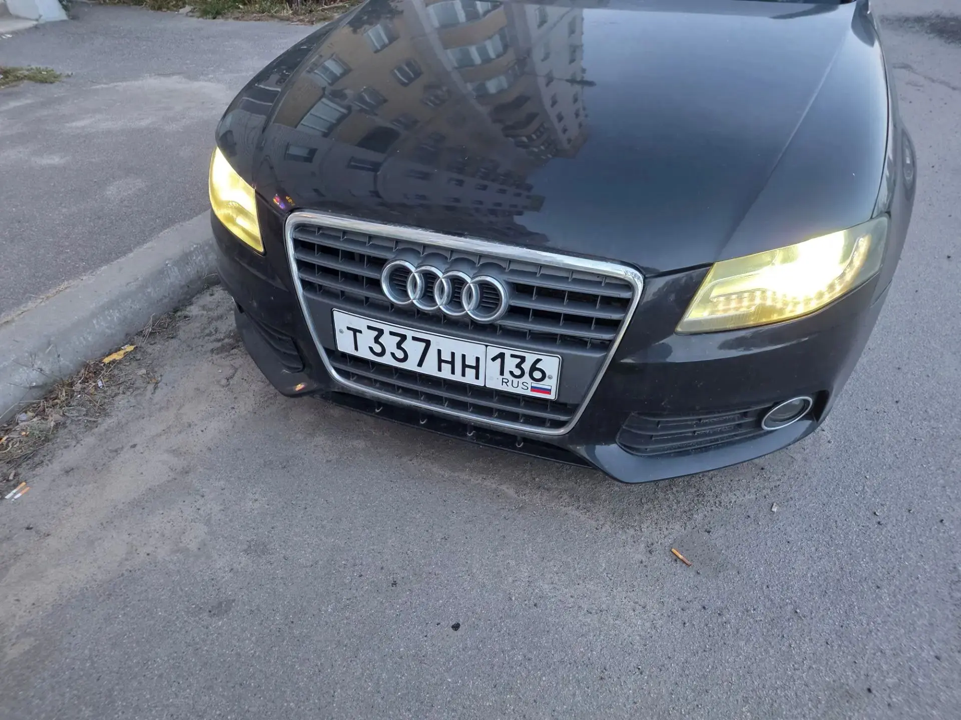 Продаётся Audi A4 2008 года в чёрном цвете. Пробег составляет 212 448 километров. Объём...