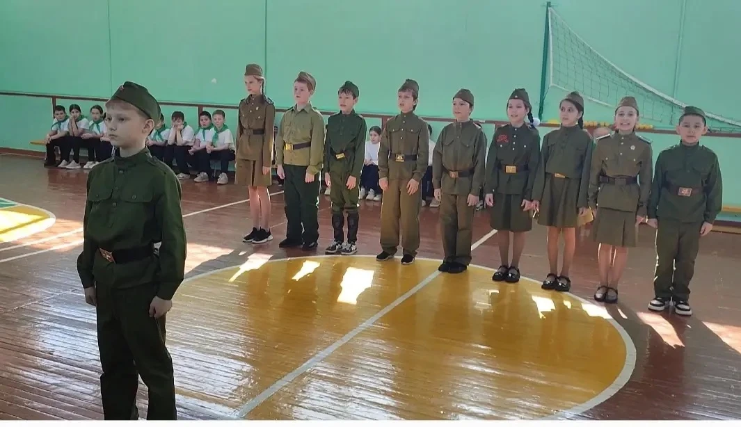 🇷🇺 31 март, сишәмбе көнне, мәктәбебездә 4 нче сыйныф укучылары арасында «Зарница» хәрби-патриотик уе