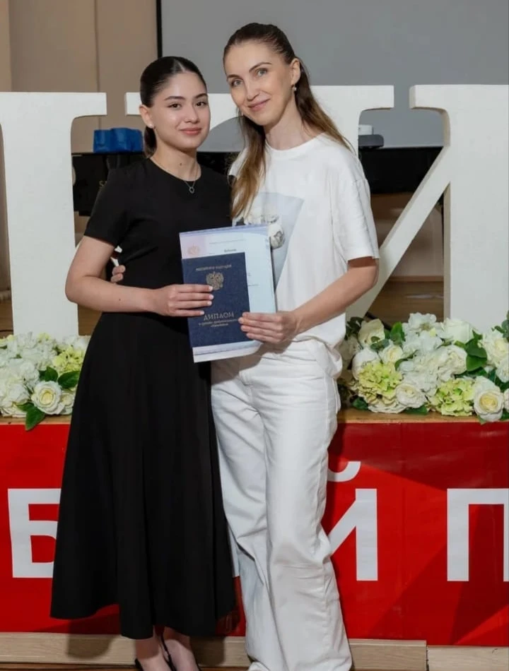 🎉 Поздравляем нашу дорогую ученицу с окончанием колледжа искусств! 
🎉
Сегодня мы хотим от всей душ