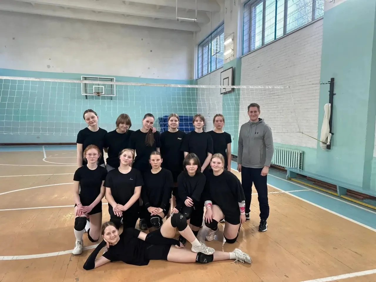 🏐В Петрозаводске завершился городской турнир по волейболу среди девушек 7–11 классов, ...