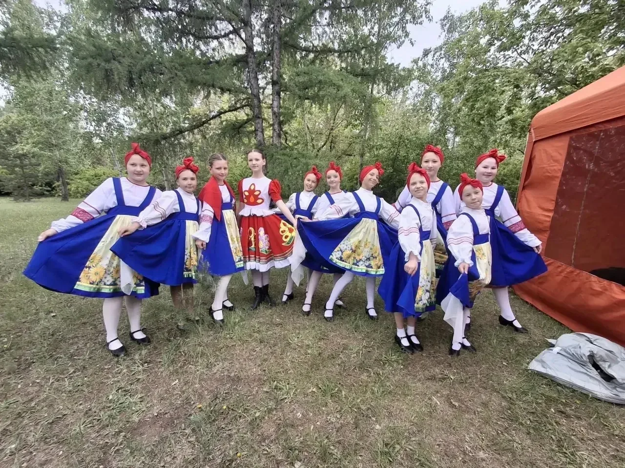 Дождю — назло, скуке — нет: как 4В класс веселился в парке  Выходной — отличный повод отложить учебн