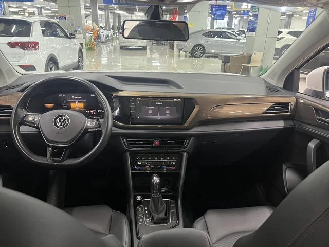 ‼️ VOLKSWAGEN THARU 2022‼️

⚙️ Двигатель: 1.4T (150 л.с.)
📍 Год выпуска: январь 2023
🔧 Пробег: 21 