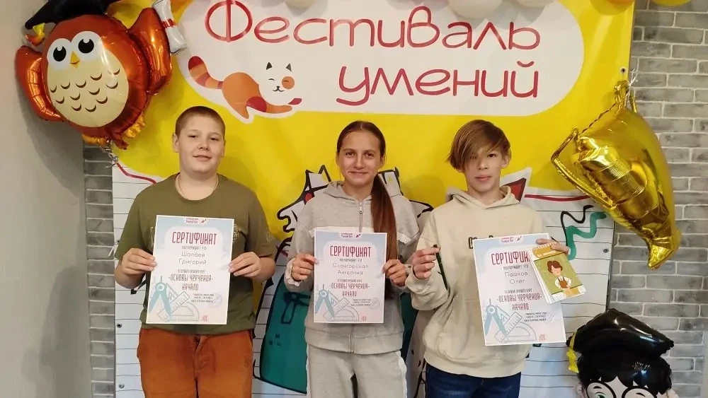 Поздравляем будущих инженеров и архитекторов с первыми шагами в  огромном мире черчения...
