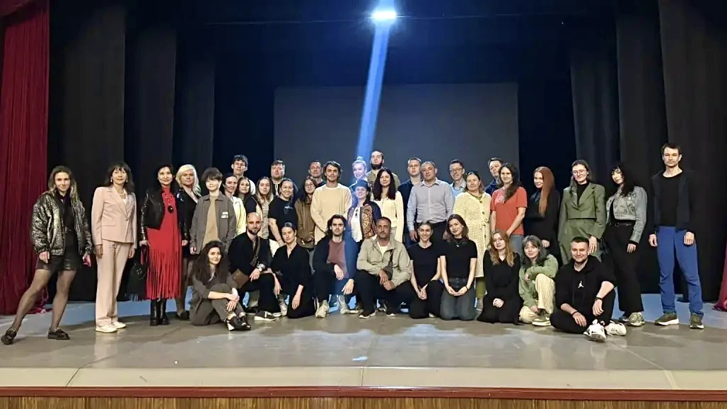 Магия перевоплощения в Пушкинском театре ДВФУ! 🎭🎬

Недавно мы стали свидетелями чего-то невероятно