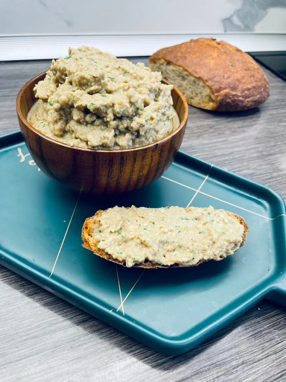 Паштет из баклажанов

Сытный, питательный, невероятно вкусный и ароматный паштет, который подается с