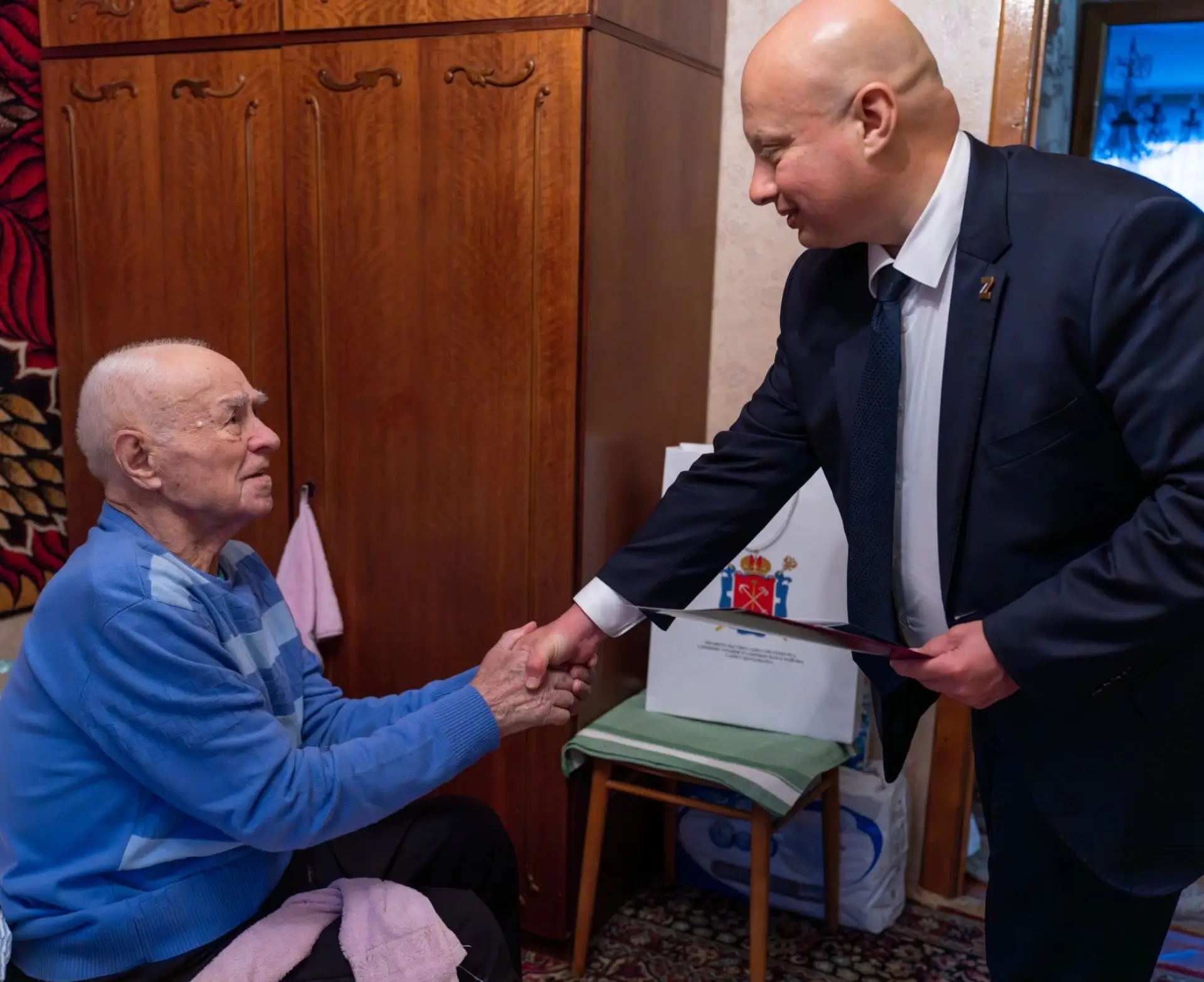 Поздравил с вековым юбилеем замечательного жителя нашего района, ветерана Великой Отече...