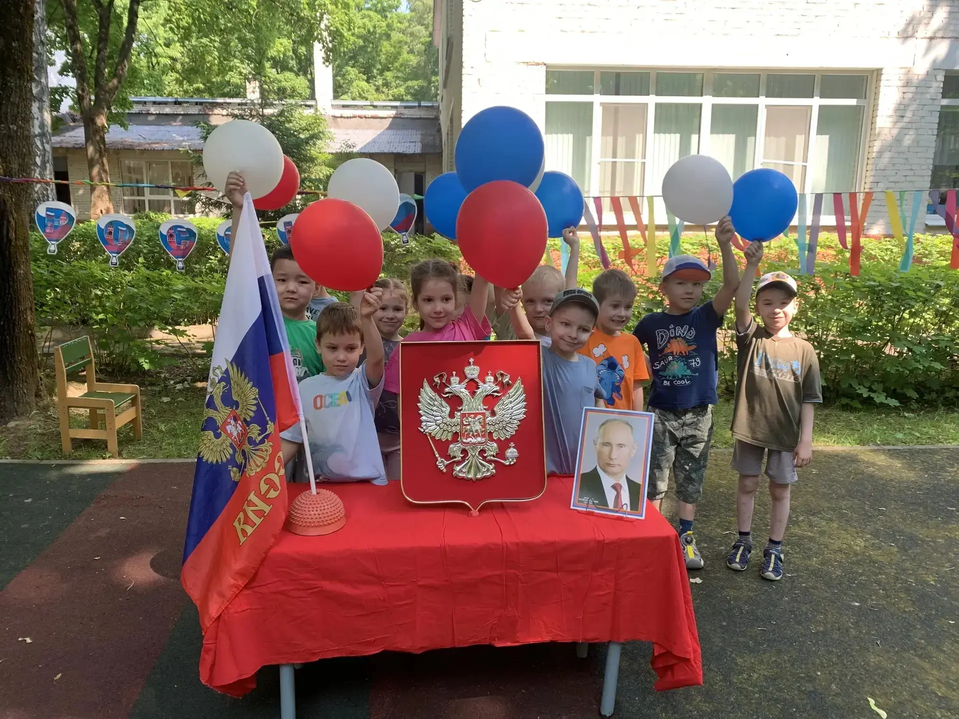 12 июня в нашей стране отмечается День России. Это праздник свободы, мира и добра. Он символизирует 