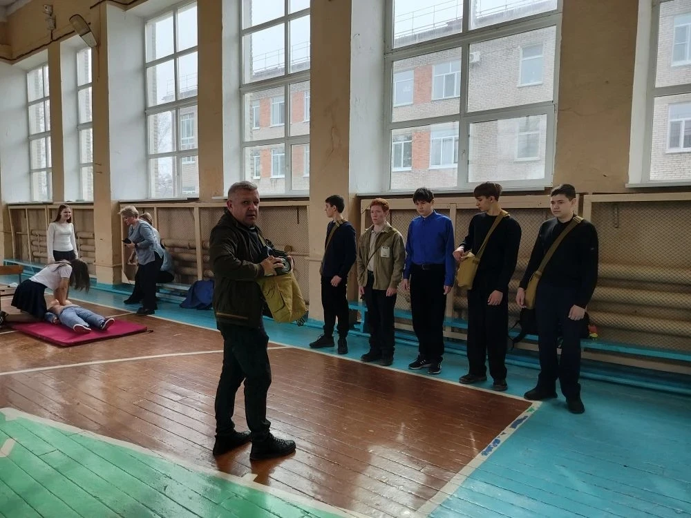 🚩 ЗАРНИЦА 2.0: ПЕРВЫЙ ШАГ К ПОБЕДЕ  Зарница начинается здесь! Наша команда на отборочном этапе в шко