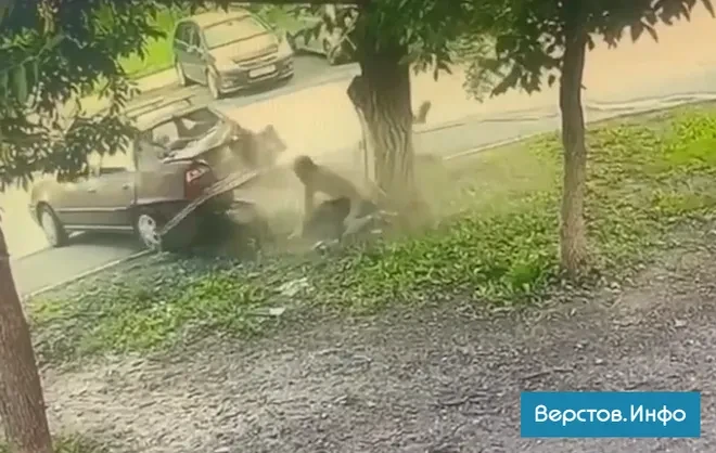 В Магнитогорске водитель «Нексии» сбил троих пешеходов на тротуаре и сбежал

Подробности и видео жут