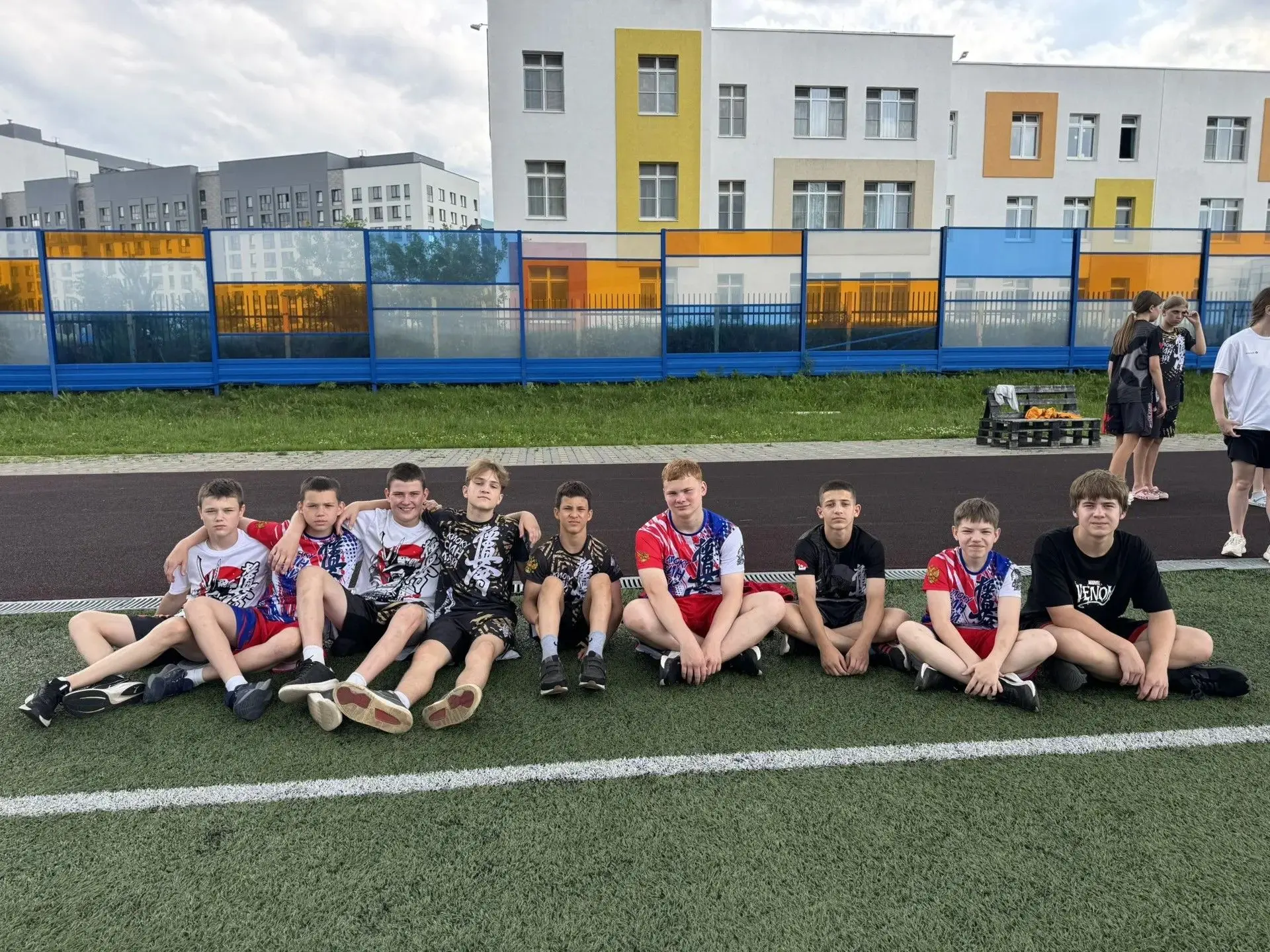 Футбольный матч года: каратисты vs футболисты! ⚽🥋

Вчера на нашем поле развернулась настоящая битва