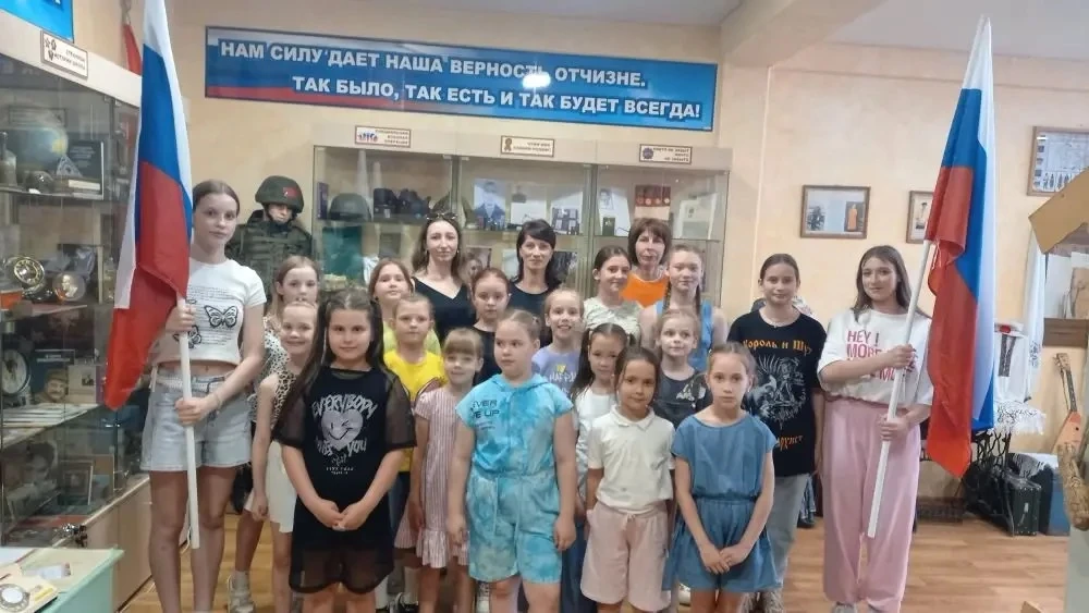 🇷🇺 Путешествие в прошлое: как в «Солнышке» День России отмечали.

Лето — время приключений, а самы