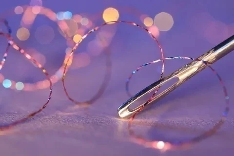 🍂🍂🍂​ЗАГОВОР НА ИГЛУ 
(чтобы зло и болезни в дом не пускать) 
 
Взять иглу, которой никто не шил. 