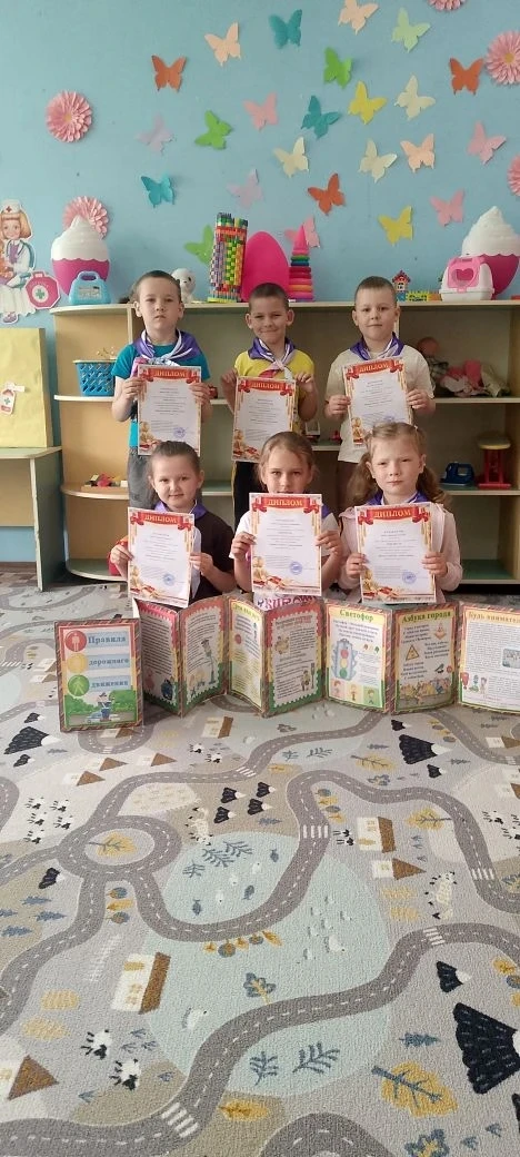 Юные инспекторы движения: «Орлята-дошколята» из ГБДОУ ЛНР "Нещеретовский ясли-сад "Звез...