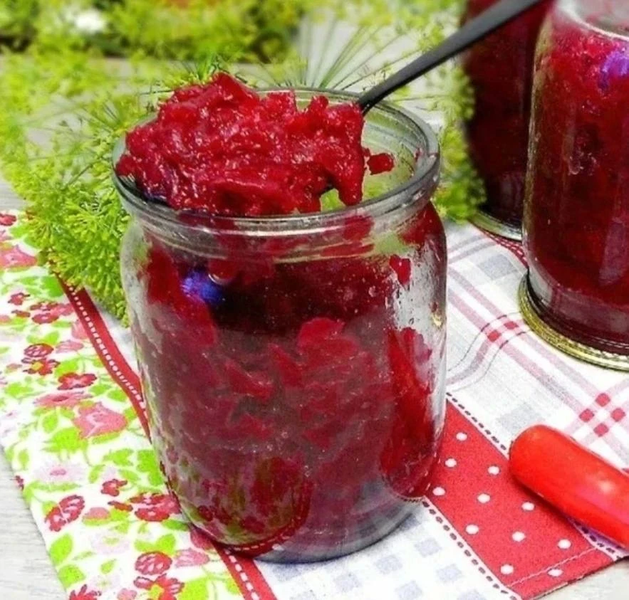 ЗАКУСКА ОСЕННАЯЯ МЕЧТА ИЗ СВЕКЛЫ  Ингpeдиенты:  3 кг свеклы,  по 1 кг:  помидоров,  лука,  перца бол