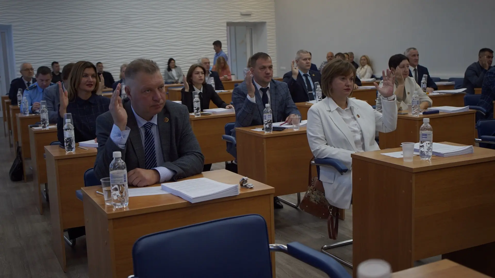 В городской администрации прошла первая после летнего перерыва сессия депутатов