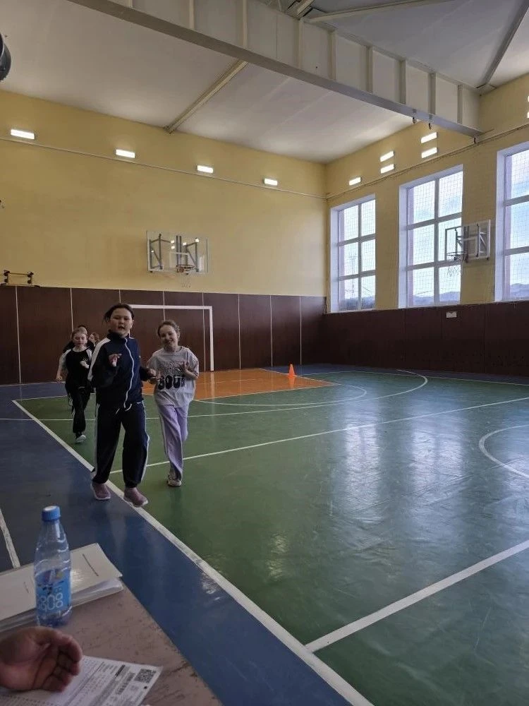 18 мая в спортивном зале МБОУ «ЦО пгт Беринговского» прошел Летний фестиваль ВФСК ГТО с...