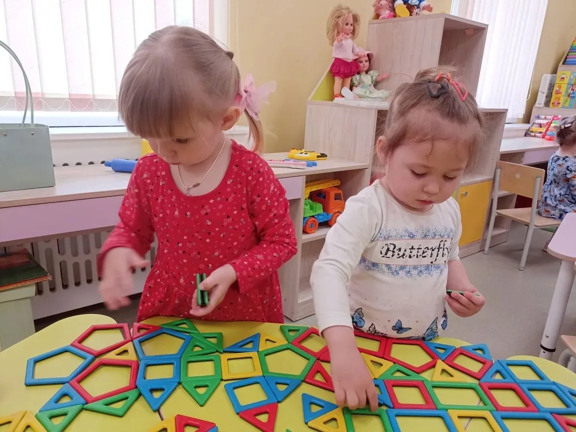«Мир магнитных чудес: как мы учимся и играем»

Наши малыши👶🧒👧👦 из  группы "Карапузики" с огромны