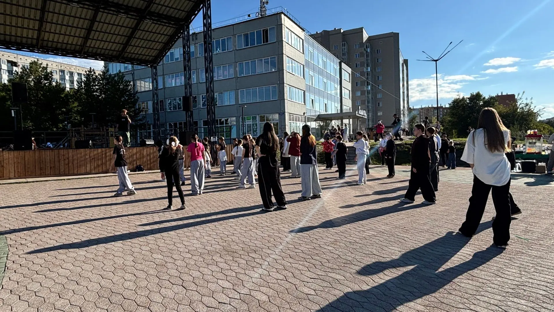 В субботу на площади Юбилейной было шумно и весело.