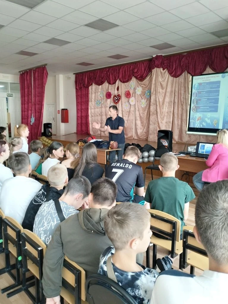 ⚡ А ещё сегодня в нашем лагере Республика "Детство" 🎈прошёл особый урок — по электробе...