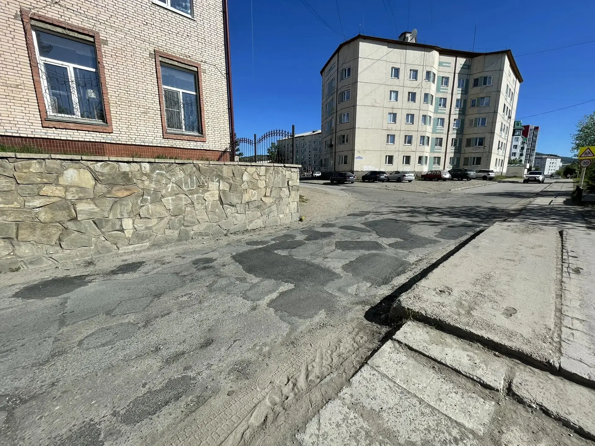 В Северобайкальске с мая ведутся работы по ямочному ремонту автомобильных дорог. Для ремонта подрядн